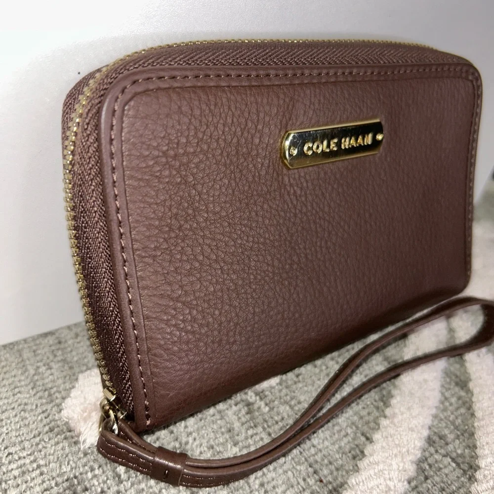 NWOT Cole Haan Aveline brown leather zip wristlet